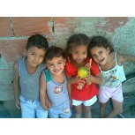 Niños posando.