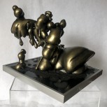 Retrato en bronce de una dama excéntrica