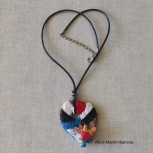 Colgante con piedra y hombrecito ceramico