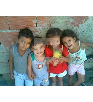 Niños posando.