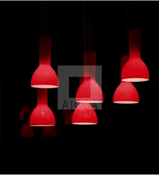 rojo sobre negro