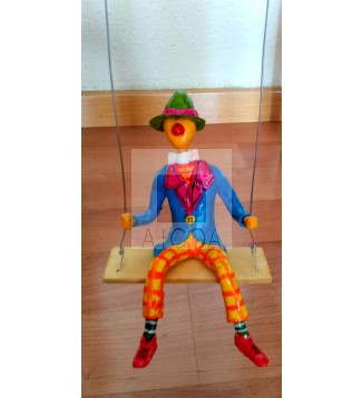 Payaso columpiandose