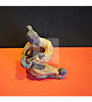 ACUNANDO UNA INCÓGNITA CON PIES EXCLAMACION