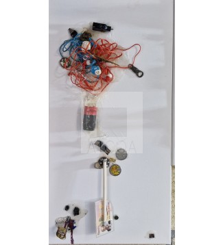 355   JAVIER VINO CON AURICULARES Y LOS DEJO EN LOS BARES
