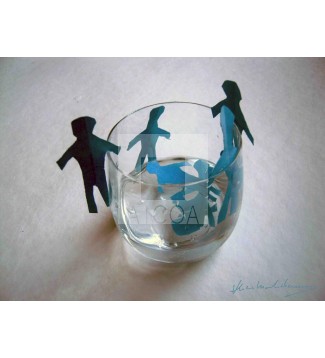 AHOGARSE EN UN VASO DE AGUA