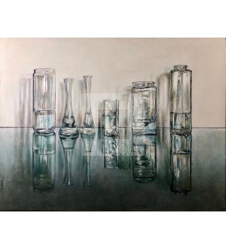 Seis vasijas de vidrio sobre cristal