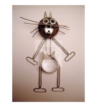 GATO CON GUANTES NO CAZA RATONES